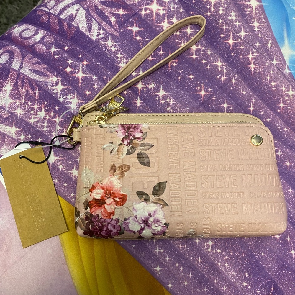 Steve Madden wristlet